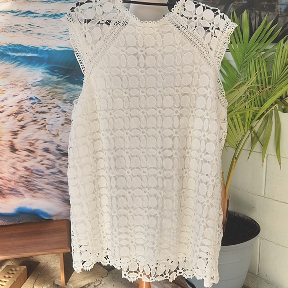 SUZANNE BETRO 💥SALE💥 NWOT   full on heavy set lace sleeveless blouse - Picture 2 of 7